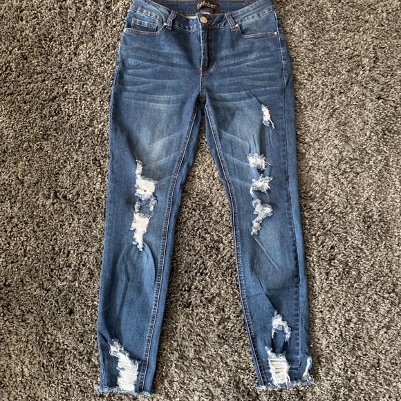 Distressed Cropped Jeans NWOT! - Picture 3 of 8